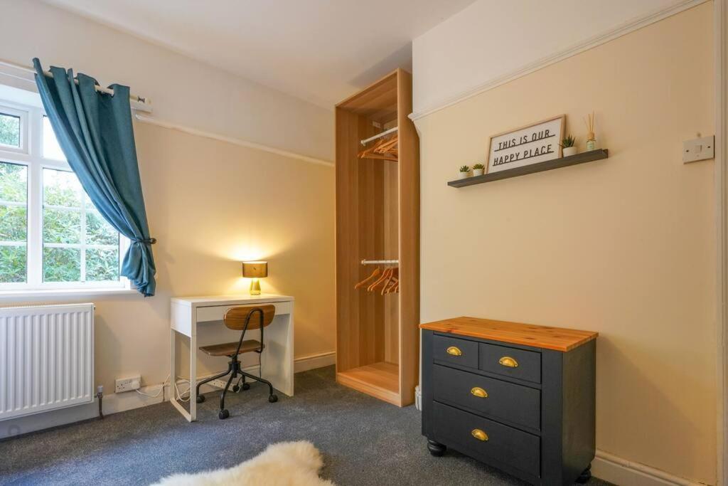 Holiday home Orchard - Sleeps 10 - Close To Town Centre - Free Parking, Pool Table, Fast Wi-fi And Smart Tv With Netflix By Yoko
