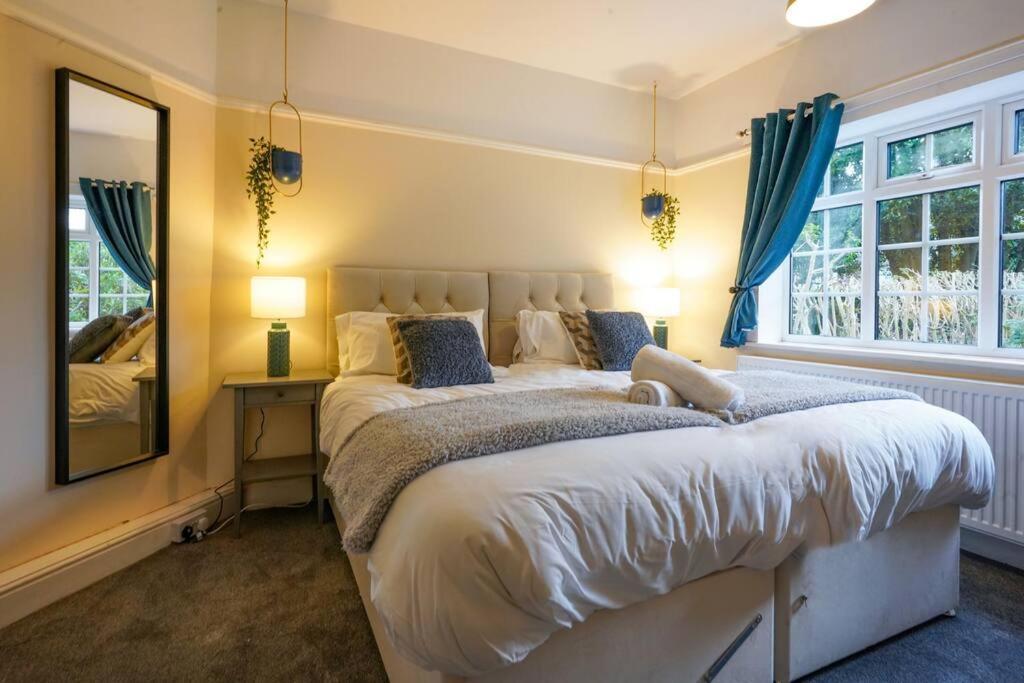 Orchard - Sleeps 10 - Close To Town Centre - Free Parking, Pool Table, Fast Wi-fi And Smart Tv With Netflix By Yoko Holiday home Northampton