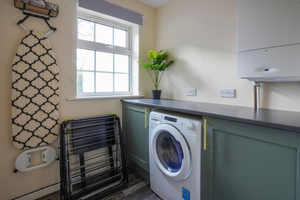 Orchard - Sleeps 10 - Close To Town Centre - Free Parking, Pool Table, Fast Wi-fi And Smart Tv With Netflix By Yoko * Northampton